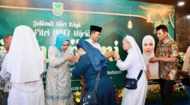 Warga Batam yang datang pada open House wali kota Batam sekaligus kepala BP Batam Amsakar Achmad di wisma BP Batam, Sekupang, Kota Batam, Sabtu (21/3/2026). Matapedia6.com/Diskominfo