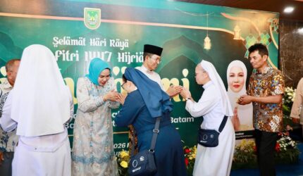 Warga Batam yang datang pada open House wali kota Batam sekaligus kepala BP Batam Amsakar Achmad di wisma BP Batam, Sekupang, Kota Batam, Sabtu (21/3/2026). Matapedia6.com/Diskominfo