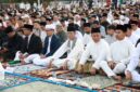 Wali Kota Batam sekaligus kepala BP Batam Amsakar Achmad saat melaksanakan shalat id di dataran Engku Putri Batam center, bersama ribuan warga, Sabtu (21/3/2026).
Matapedia6.com/Diskominfo