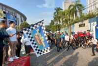 Kepala BP Batam Amsakar Achmad melepas peserta goes sampean ramadan di Nagoya Citywalk, jodoh kota Batam, Minggu (1/3/2026). Matapedia6.com/Luci