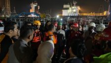 Tim SAR gabungan tengah menyisiri pencarian korban kapal terbalik di PT ASL, Jumat (6/3/2026). Foto:Basarnas