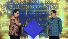 Koordinator Bidang Perekonomian Airlangga Hartarto dan Kepala Eksekutif Pengawas Perbankan OJK Dian Ediana Rae saat peluncuran Roadmap Ekosistem Bulion, Jumat (6/3/ 2026). Foto:OJK Kepri