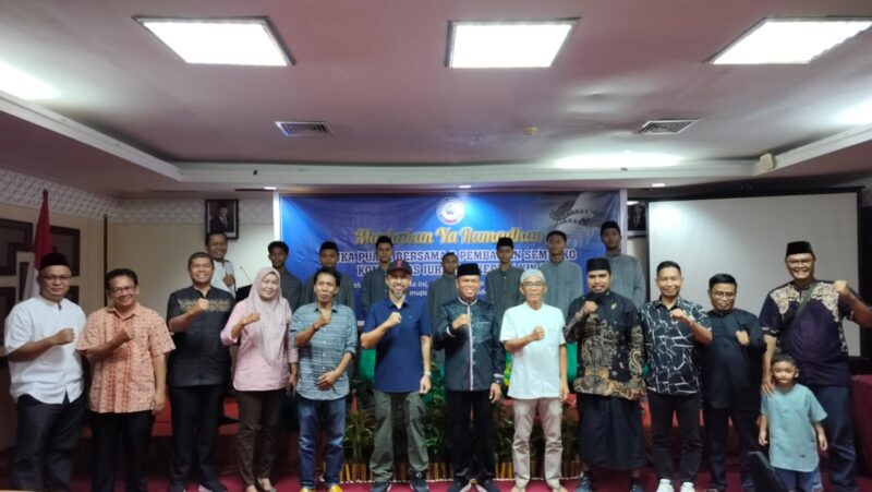 Komunitas Jurnalis Kepri saat buka puasa bersama dan santuni anak yatim di Kegiatan berlangsung di PIH Hotel Batam Center, Minggu (8/3/2026). Foto:Istimewa