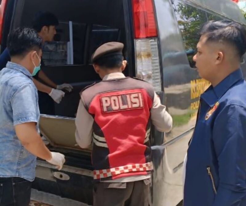 Polisi saat melakukan olah tempat kejadian perkara di rumah kos tempat korban ditemukan meninggal di kawasan Perumahan Family Dream, Kecamatan Nongsa, Kota Batam, Provinsi Kepri, Selasa (10/3/2026). Matapedia6.com/Istimewa