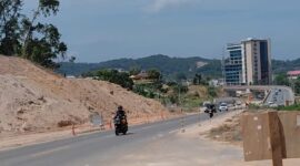 Pelayaran jalan dari Fly over Sei Ladi hingga simpang laluan Madani mulai dikerjakan, jalan tersebut nantinya akan menjadi tiga lajur sisi kiri dan kanan jalan, Rabu (11/3/2026). Matapedia6.com/Luci