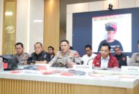 Kapolresta Barelang Kombes Pol Anggoro Wicaksono saat memimpin konferensi pers di lobi utama Polresta Barelang, Rabu (11/3/2026). Matapedia6.com/Dok Polresta Barelang
