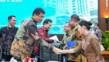 Kepala Badan Pengusahaan Batam (BP Batam) Amsakar Achmad bersama Wakil Kepala BP Batam Li Claudia Chandra bersalaman dengan menterian Keuangan Republik Indonesia, Purbaya, Jumat (13/3/2026). Matapedia6.com/Dok BP Batam
