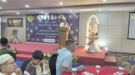 Ketua Umum IKTD Kota Batam H. Arlon Veristo saat memberikan sambutan pada acara buka puasa bersama dengan seluruh pengurus dan anggota di Hotel Nagoya Mension, Kota Batam, Provinsi Kepri, Sabtu (14/3/2026). Matapedia6.com/Luci