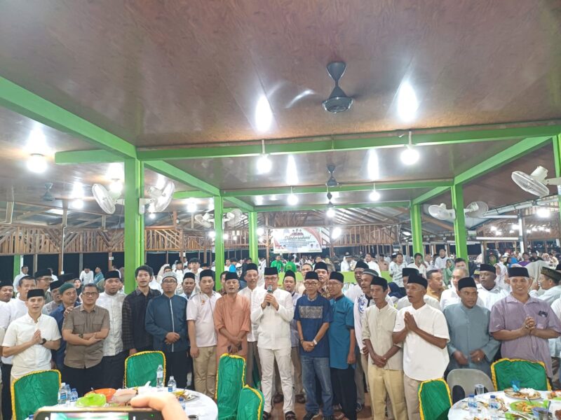 Wakil Ketua I DPRD Kota Batam bersama tim dan relawan Partai Gerindra dari Kecamatan Sekupang, Belakang Padang, Bulang, dan Galang dalam agenda silaturahmi serta buka puasa bersama di kawasan Patam Lestari, Jumat (13/3/2026). Foto:Istimewa