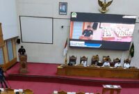 Juru bicara pansus PSU Muhammad Rizky Aji Perdana saat membacakan laporan pansus pada Rapat Paripurna DPRD Batam di ruang rapat utama, di Batam Centre Senin (16/3/2026) Matapedia6.com/Luci