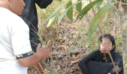 Warga saat mengamankan anak yangembawa motor warga Mansang kecamatan Sei Beduk, Kota Batam, Provinsi Kepri, Senin (24/3/2026). Matapedia6.com/Istimewa