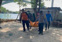 Tim SAR gabungan tengah evakuasi jenazah korban. Foto:Istimewa