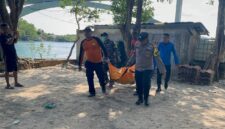 Tim SAR gabungan tengah evakuasi jenazah korban. Foto:Istimewa