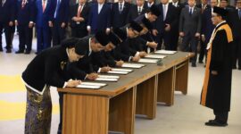 Pelantikan komisioner OJK. Foto:Istimewa