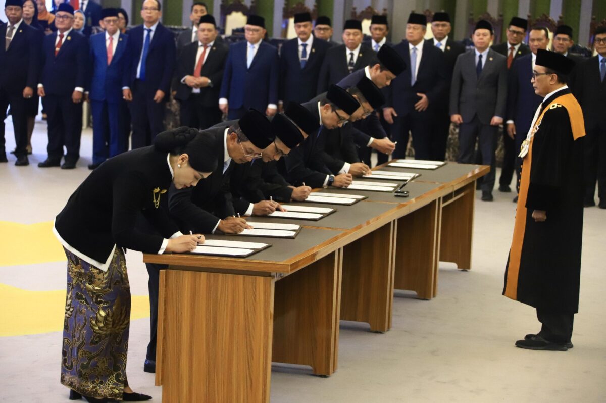 Pelantikan komisioner OJK. Foto:Istimewa