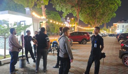 Anggota kepolisian dari Sektor Polsek Batam kota saat mendatangi lokasi percobaan pencurian kabel listrik di daerah Batam Centre, Rabu (25/3/2026). Matapedia6.com/Dok Polsek