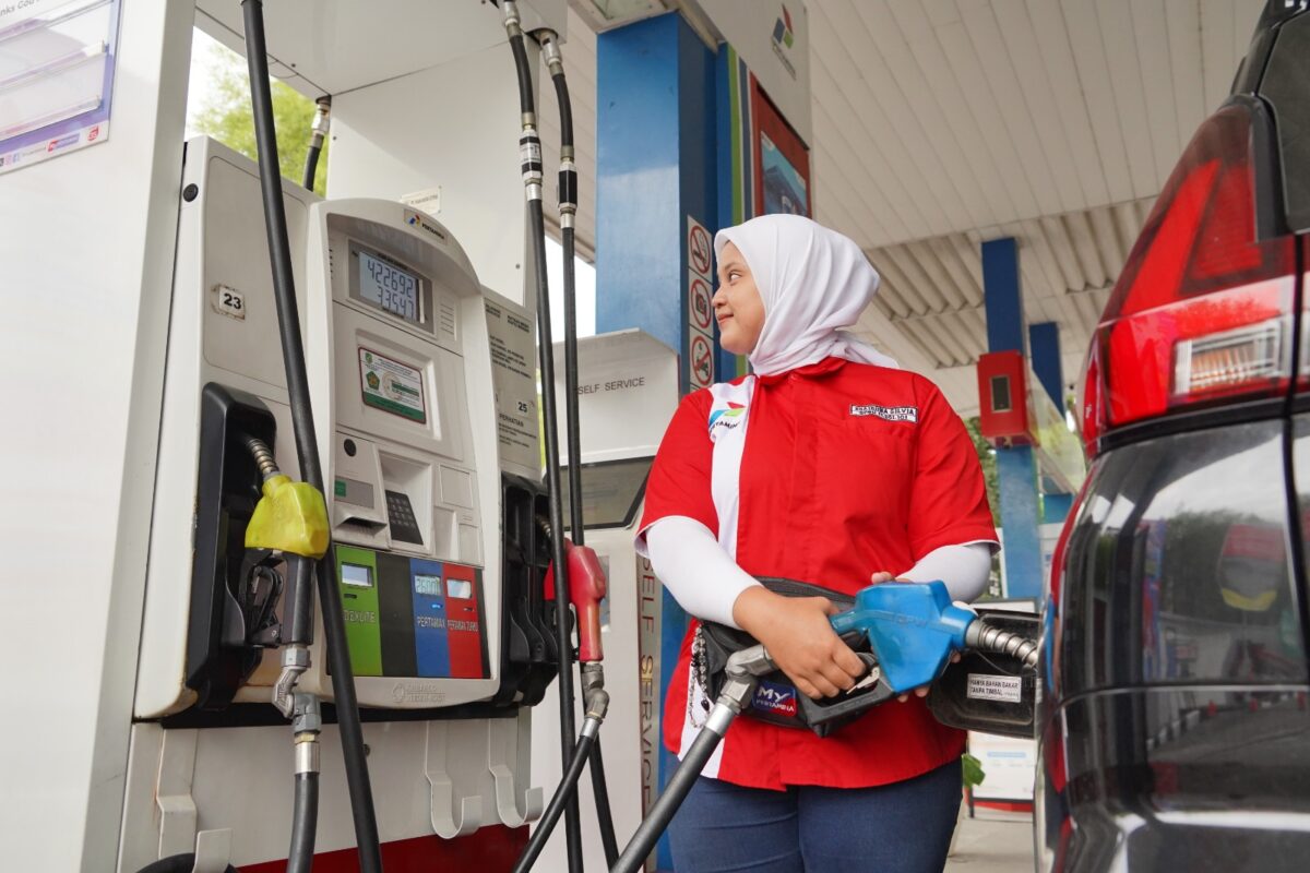 Operator SPBU di wilayah Medan tengah isi BBM beberapa hari lalu. Foto:Istimewa