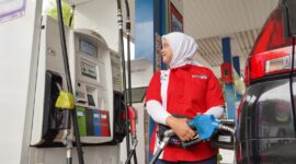 Operator SPBU di wilayah Medan tengah isi BBM beberapa hari lalu. Foto:Istimewa