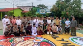 Polsek Batu Aji bersama masyarakat usai salat Istisqa pada Minggu (29/3/2026). Foto:Istimewa