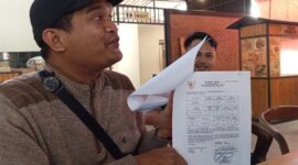 Kuasa hukum perusahaan PT WIB, Fadlan saat memberikan keterangan pers pada Minggu (1/3/2026). Foto:Rega/matapedia