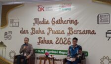 Kepala OJK Kepri Sinar Danandjaya saat buka puasa bersama media, Selasa (3/3/2026). Foto:Rega/matapedia