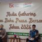 Kepala OJK Kepri Sinar Danandjaya saat buka puasa bersama media, Selasa (3/3/2026). Foto:Rega/matapedia