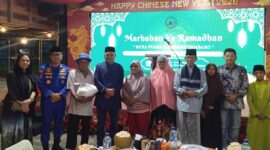 Kepala BP Batam Amsakar Achmad dan Ketua Iperindo Kepri Ali Ulai serta Sekretaris Iperindo Tia saat buka puasa bersama, Kamis (5/3/2026). Foto:Rega/matapedia