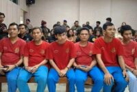 Enam terdakwa kasus penyelundupan narkotika jenis sabu dua ton yang diangkut menggunakan kapal Sea Dragon, dari Thailand dan diamankan diperairan Kepri. Enam terdakwa saat mengikuti persidangan di Pengadilan Negeri Batam, di Batam Centre, beberapa waktu lalu. Matapedia6.com/ Istimewa