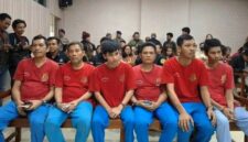 Enam terdakwa kasus penyelundupan narkotika jenis sabu dua ton yang diangkut menggunakan kapal Sea Dragon, dari Thailand dan diamankan diperairan Kepri. Enam terdakwa saat mengikuti persidangan di Pengadilan Negeri Batam, di Batam Centre, beberapa waktu lalu. Matapedia6.com/ Istimewa