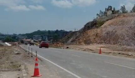 Pelebaran jalan dari Fly over Sei Ladi menuju Simpang laluan Madani, Kota Batam mulai dikerjakan, Rabu (18/3/2026). Matapedia6.com/Luci