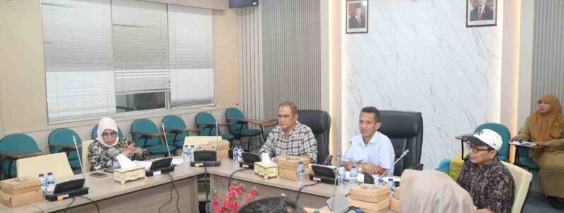 Ketua Pansus Muhammad Yunus memimpin langsung rapat, didampingi Wakil Ketua Surya Makmur Nasution pada Selasa (31/3/2026). Foto:Dok.Sekwan