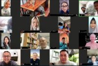 Para pegawai pemko Batam mengikuti zoom di WFH pada Jumat (24/4/2026). Foto:KataBatam