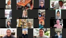 Para pegawai pemko Batam mengikuti zoom di WFH pada Jumat (24/4/2026). Foto:KataBatam