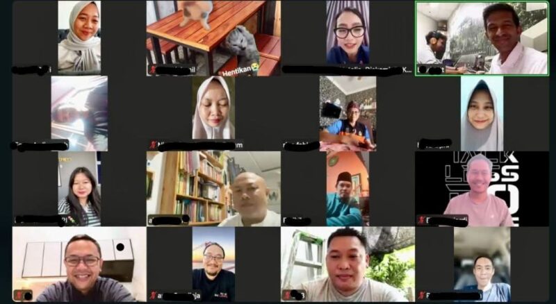 Para pegawai pemko Batam mengikuti zoom di WFH pada Jumat (24/4/2026). Foto:KataBatam