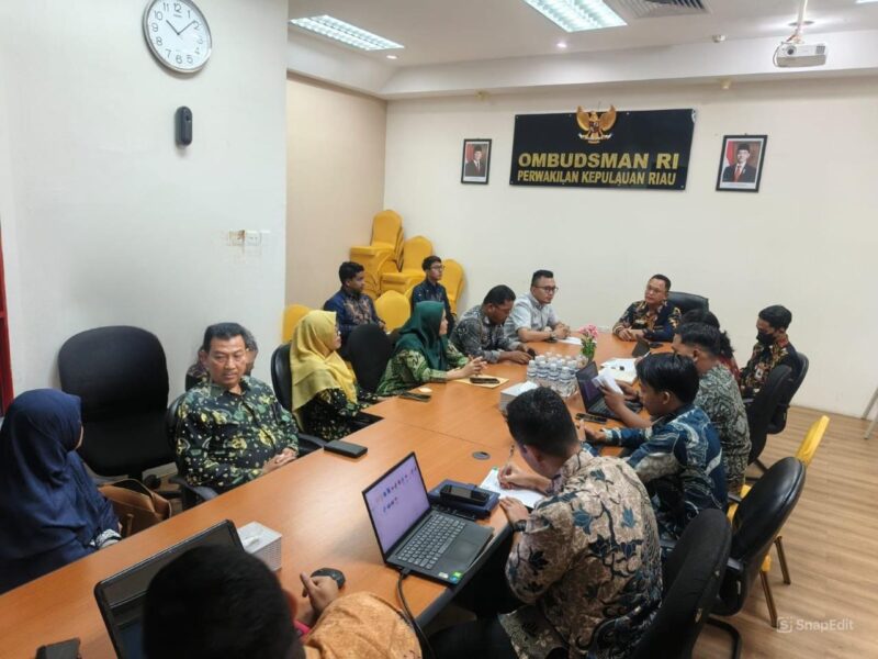 Ombudsman Kepri bersama Kemenag Batam saat audensi pada Kamis (2/4/2026). Foto:Istimewa