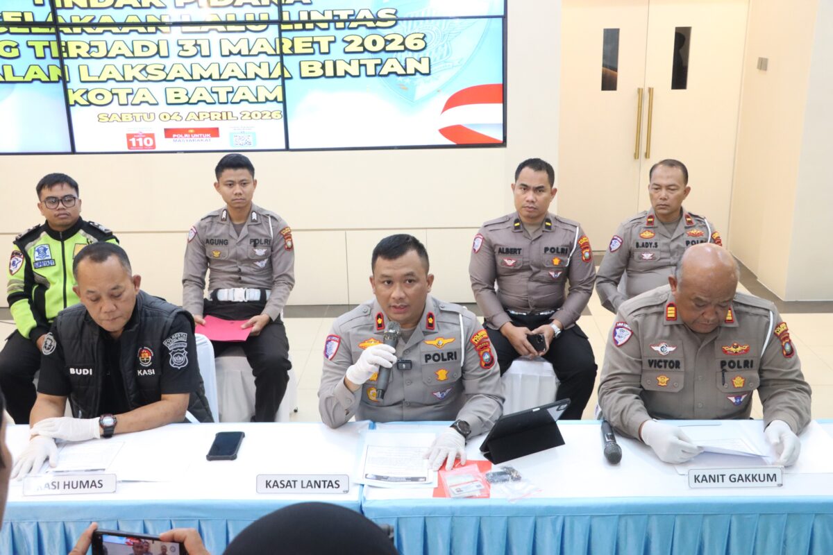 Kasat Lantas Polres Barelang Kompol Afiditya Arief Wibowo dalam konferensi pers kasus vira tabrak lari, Sabtu (4/4/2026). Foto:Humas Polresta Barelang