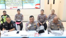 Kasat Lantas Polres Barelang Kompol Afiditya Arief Wibowo dalam konferensi pers kasus vira tabrak lari, Sabtu (4/4/2026). Foto:Humas Polresta Barelang