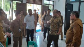 Tim dari KPK saat melakukan peninjauan salah satu proyek strategis pemko Batam tahun anggaran 2025 lalu yakni Shelter Dinsos Batam di Sekupang, Senin (6/4/2026). Matapedia6.com/Luci