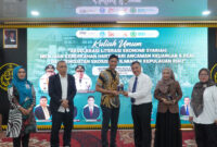 Kepala OJK Kepri Sinar Danandjaya  saat kuliah umum bertajuk 'Akselerasi Literasi Ekonomi Syariah' di Universitas Maritim Raja Ali Haji (UMRAH), Tanjungpinang, Senin (6/4/2026). Foto:Ist