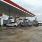 Antrean mobil di satu SPBU wilayah Lingga, Provinsi Kepulauan Riau beberapa hari lalu. Foto:Ist