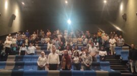 Pejabat Rumah sakit Awal Bros Group Batam saat mengikuti nonton bareng bersama provider Alkes dalam rangka halal bihalal di grand mall Batam, Kamis (9/4/2026). Matapedia6.com/Luci