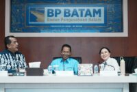 Kepala BP Batam Amsakar Achmad dan Wakil Kepala BP Batam Li Claudia serta KPK dalam pertemuan pada Rabu (8/4/2026). Foto:Istimewa