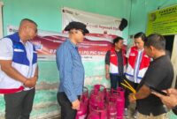 Oknum pangkalan Gas elpiji bersubsidi bersama Pertamina dan Anggota Polda Sumbar beberapa hari lalu. Foto:Istimewa