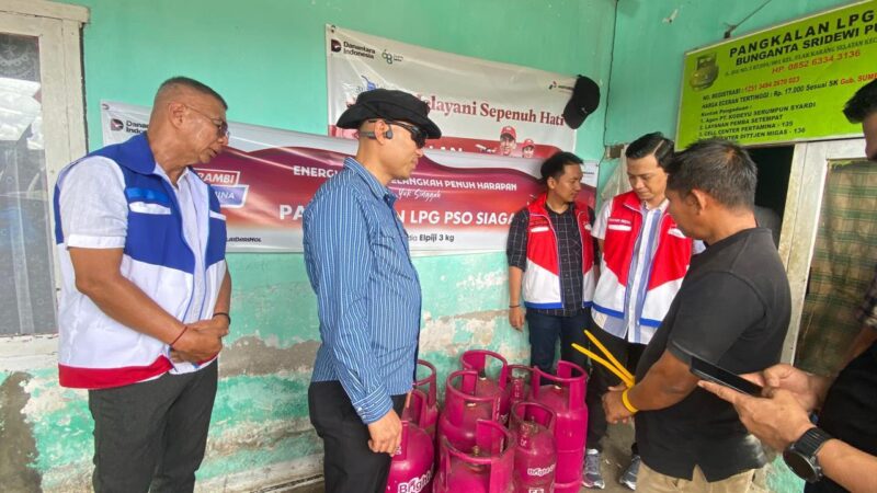 Oknum pangkalan Gas elpiji bersubsidi bersama Pertamina dan Anggota Polda Sumbar beberapa hari lalu. Foto:Istimewa