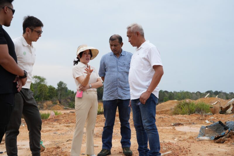 Wakil Kepala BP Batam Li Claudia Chandra saat sidak di tambang pasir ilegal. Foto:Istimewa