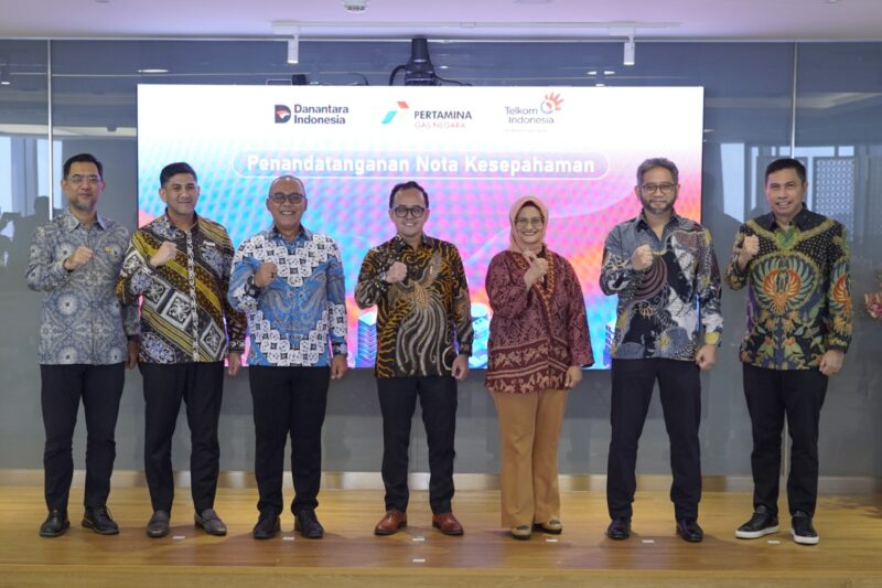 Direktur Strategic Portfolio Telkom Seno Soemadji (kedua dari kanan) dan Direktur Strategi & Pengembangan Bisnis PGN Mirza Mahendra (kedua dari kiri) dalam agenda ini di Jakarta, (10/4/2026). Foto:Telkom