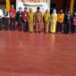 Kepala Sekolah SMKN 2 Batam Refio bersama para siswa. Foto:Istimewa
