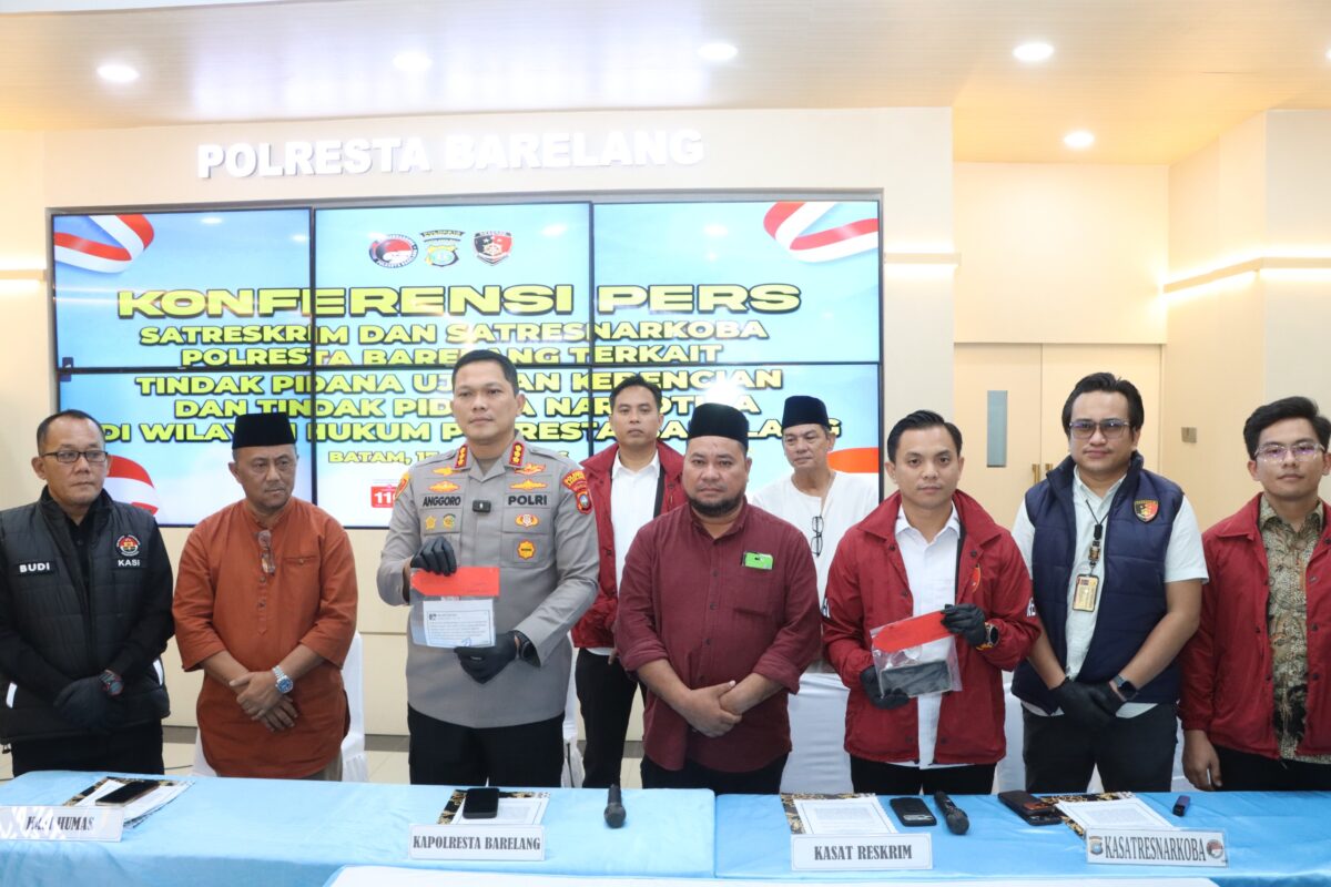 Polisi ekspos terduga pelaku ujaran kebencian di grup Facebook, Jumat (17/4/2026). Foto:Ist