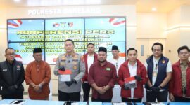 Polisi ekspos terduga pelaku ujaran kebencian di grup Facebook, Jumat (17/4/2026). Foto:Ist