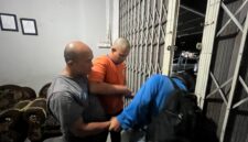 Terduga pelaku pencurian tabung gas 3 kg saat diamankan buser Polsek Batu Aji. Foto:Polsek Batu Aji